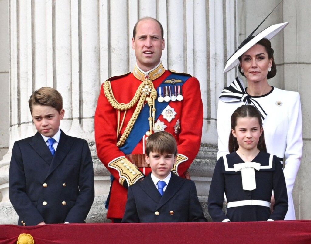 Catherine Middleton s obitelji na Paradi konjičke garde u Londonu
