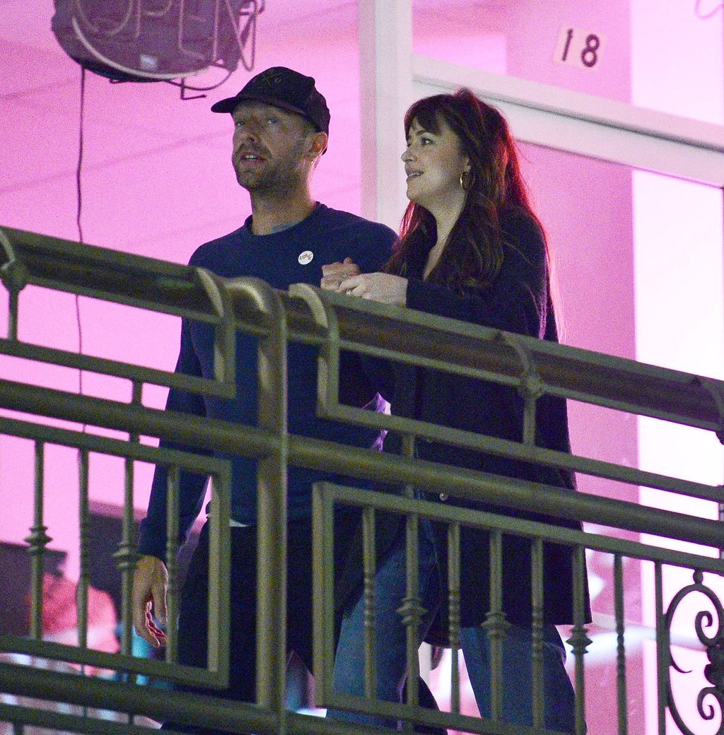 Dakota Johnson i Chris Martin