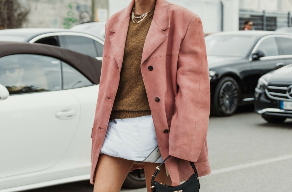 Jedan od najpopularnijih materijala ove jeseni je brušena koža