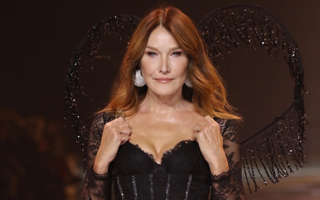 Carla Bruni na reviji 'Victoria's Secret'