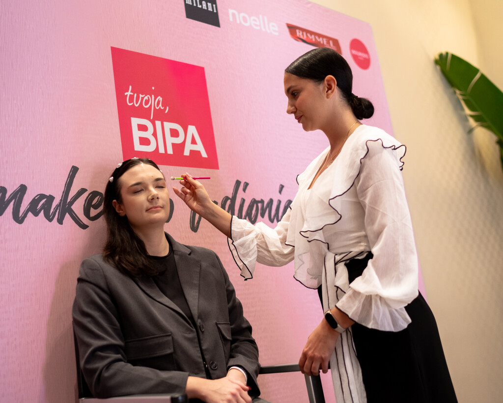 Na Bipa make-up radionici učilo se kako brzo osvježiti make-up i koje proizvode koristiti
