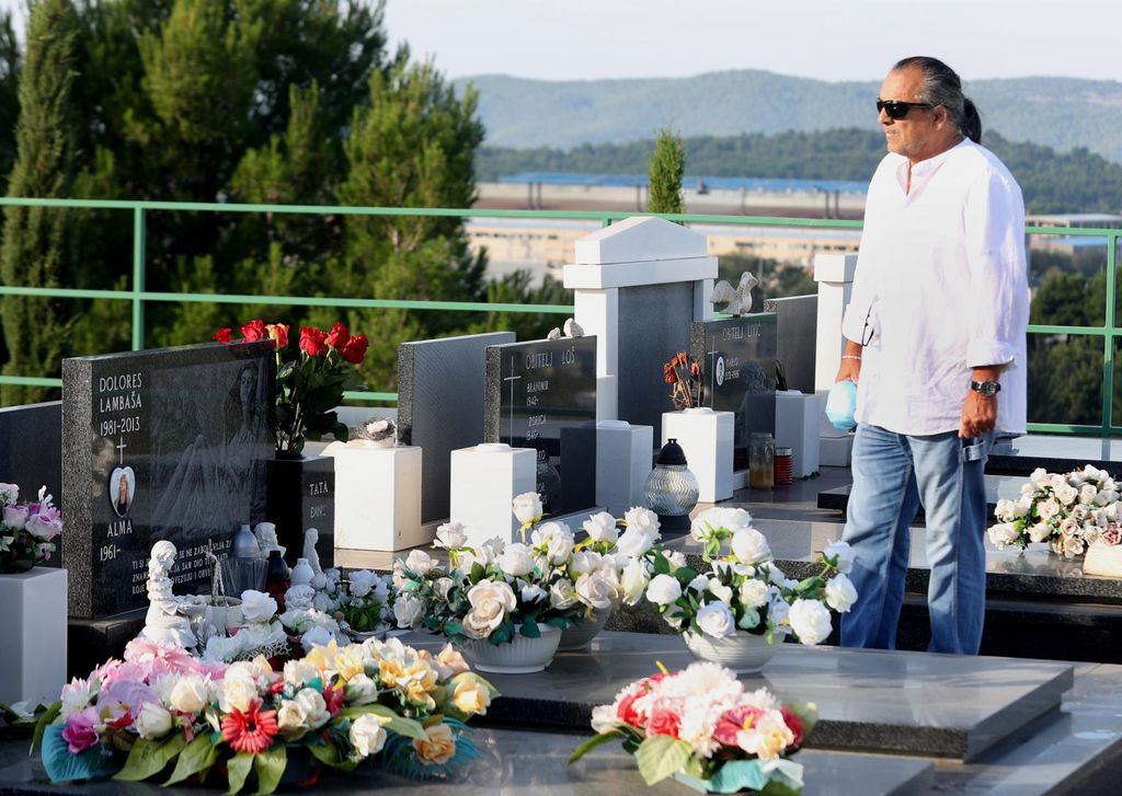 Otac Dolores Lambaše, Đino Lambaša