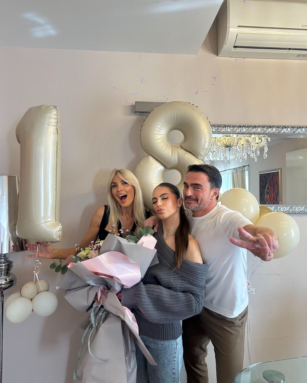 Jole sa suprugom i kćeri