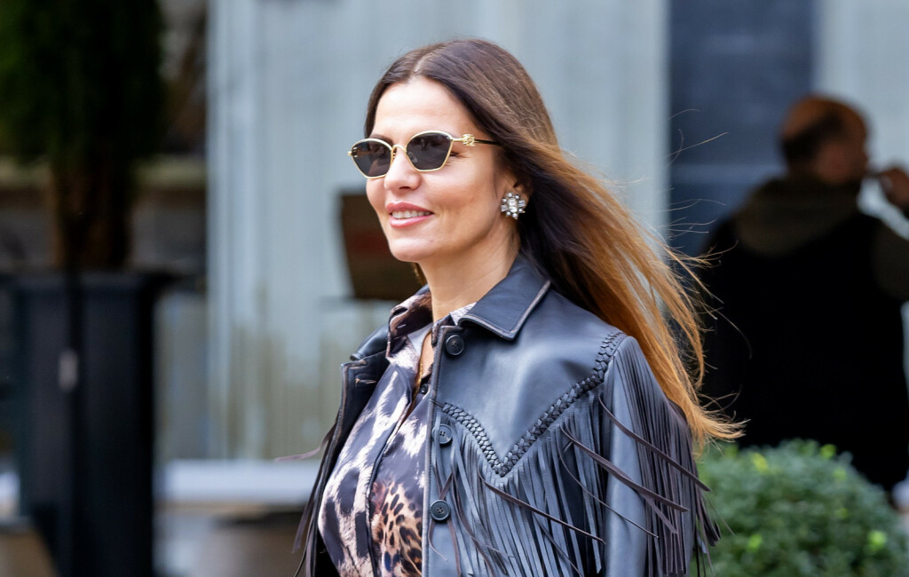 Zagrebačka street stylerica u haljini životinjskog uzorka i kožnoj jakni - 1