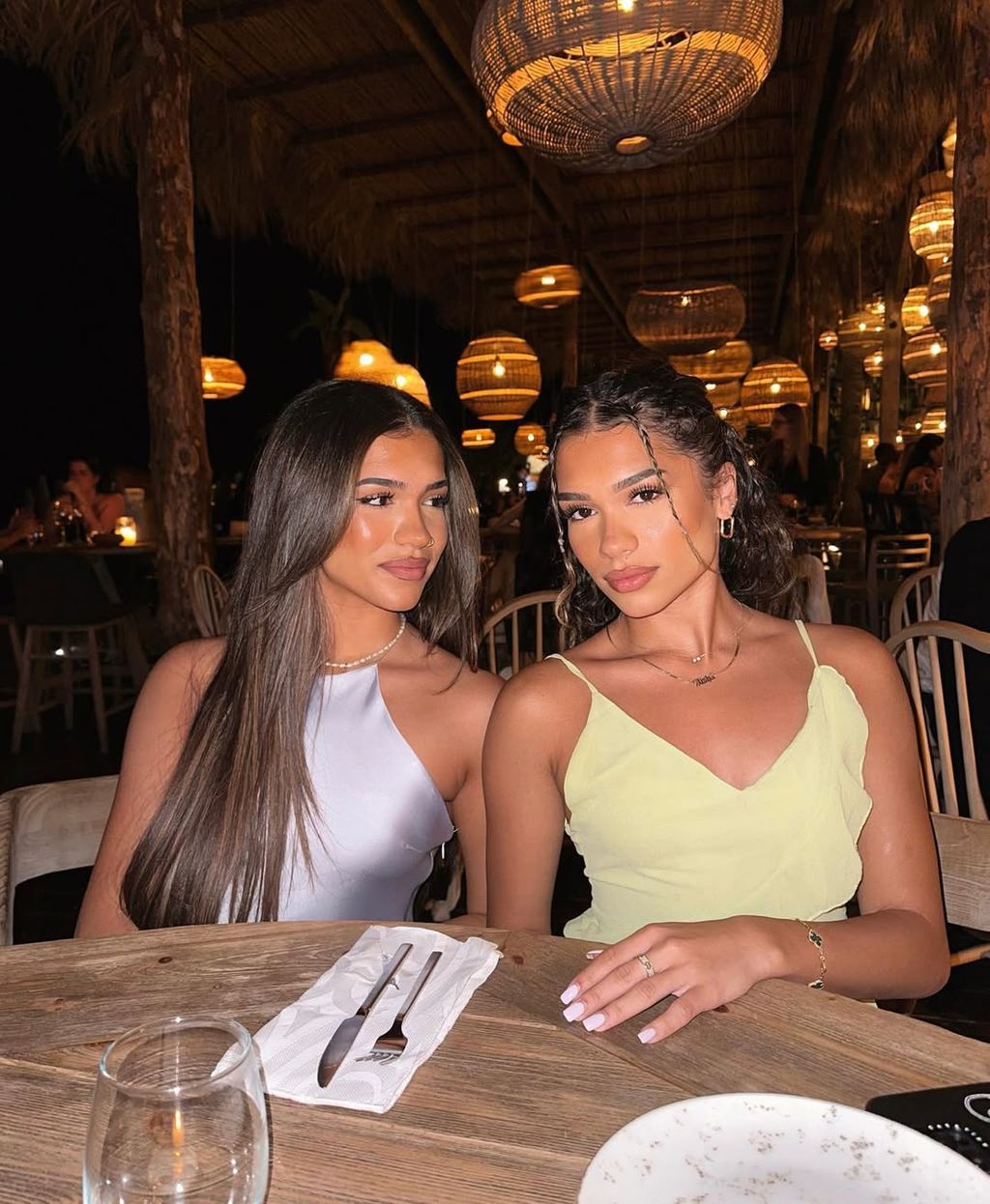 Aisha i Azra Mian - 7