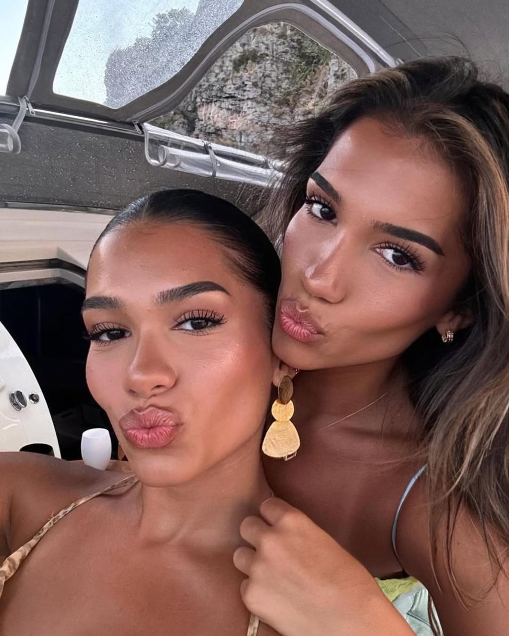 Aisha i Azra Mian - 18