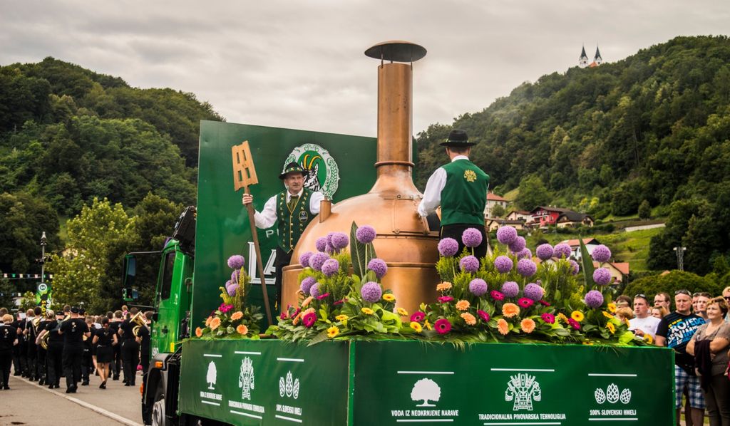 Parada na Festivalu cvijeća i piva u Laškom