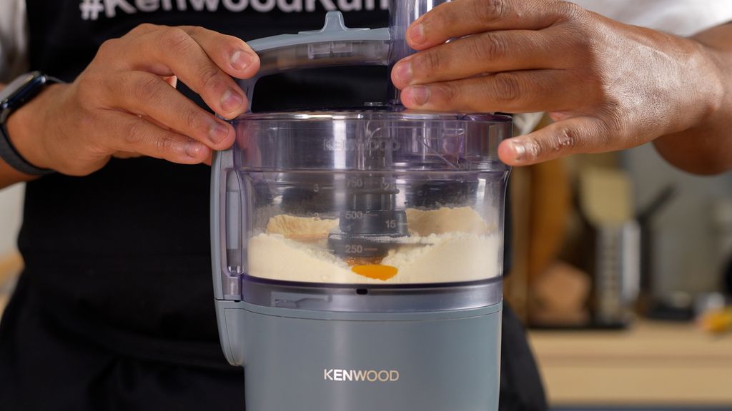 Sergio u samo 45 sekundi može napraviti tijesto za tjesteninu u Kenwoodovu snažnom procesoru hrane MultiPRO go