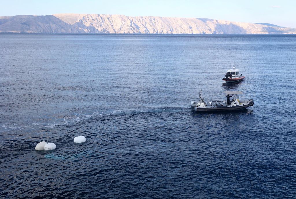 Iz mora izvučen automobil u kojem su četiri osobe poginule - 1