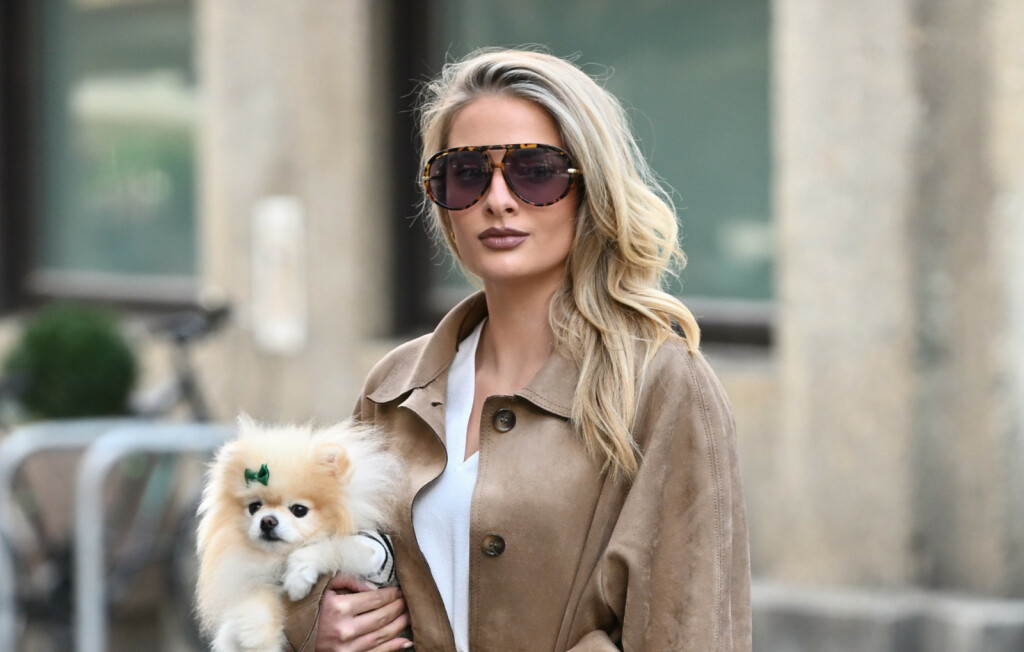 Street style Zagreb u bijelim hlačama i kaubojskim čizmama - 4