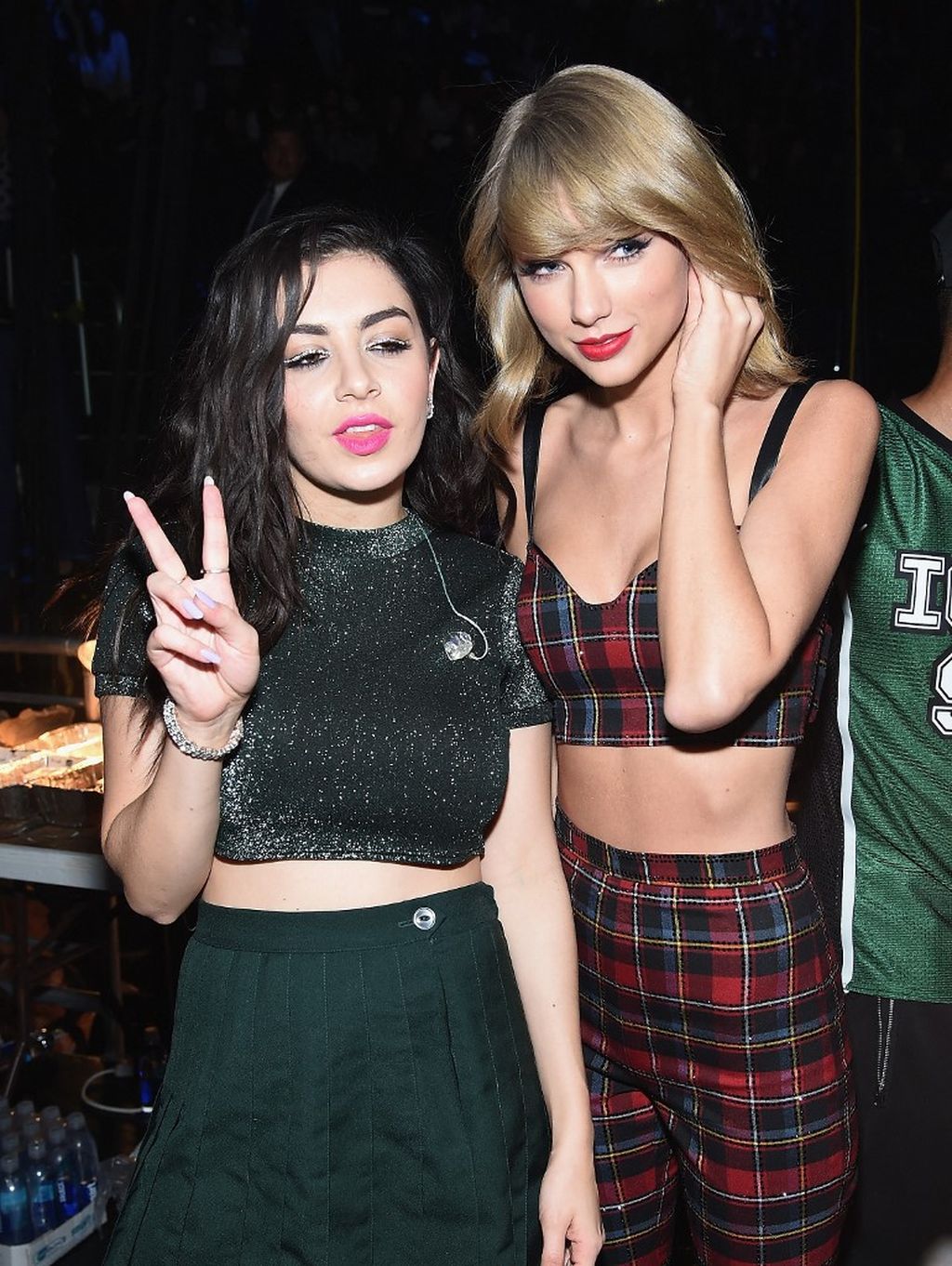 Taylor Swift i Charli XCX - 1