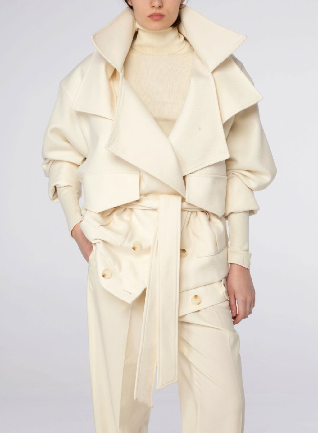 Nina Badrić nosi jaknu beogradskog brenda Batakovic Belgrade