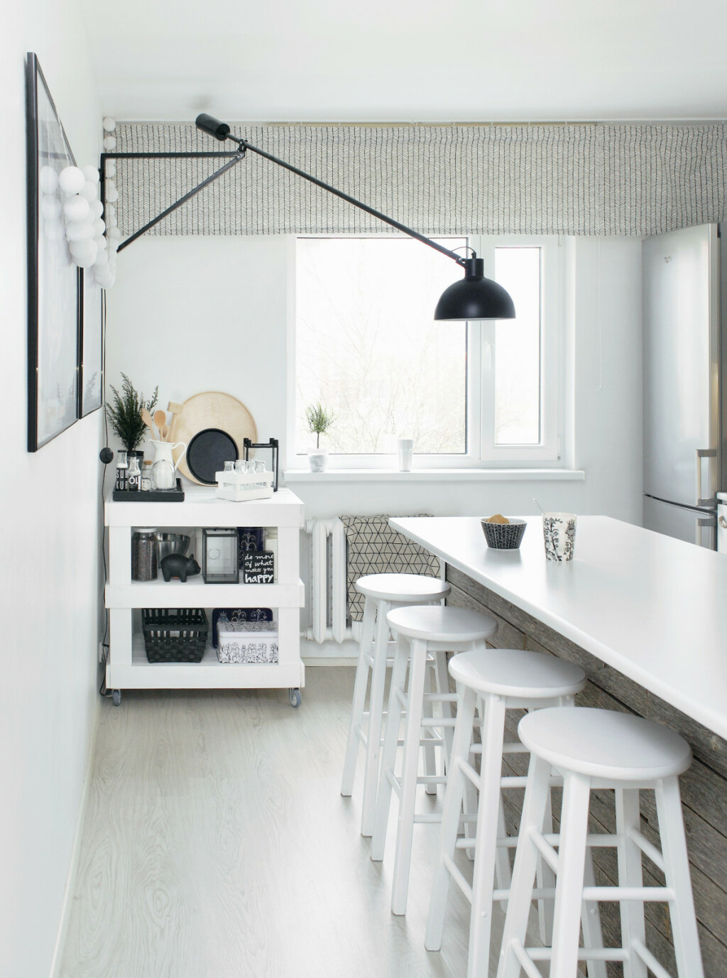 Minimalistički uređen crno-bijeli stan - 5