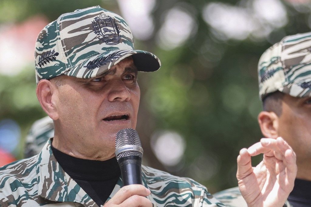 Donald Trump promatra vojnu vježbu mornarice