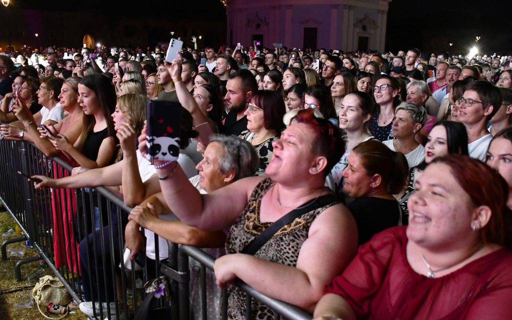 Halid Bešlić u Slavonskom Brodu - 2