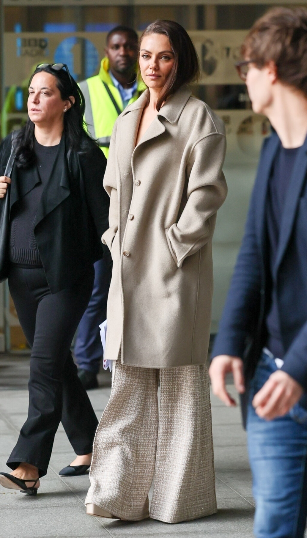 Mila Kunis u krem izdanju u Londonu - 2