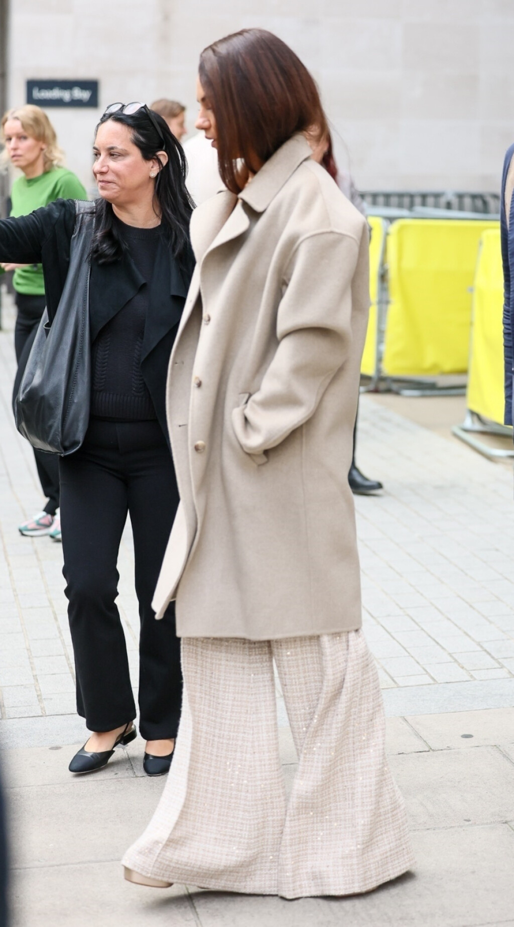 Mila Kunis u krem izdanju u Londonu - 5