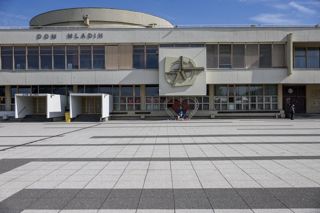 Fanovi odaju počast Halidu Bešliću - 4