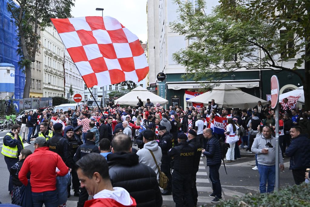 Hrvatski navijači u Pragu