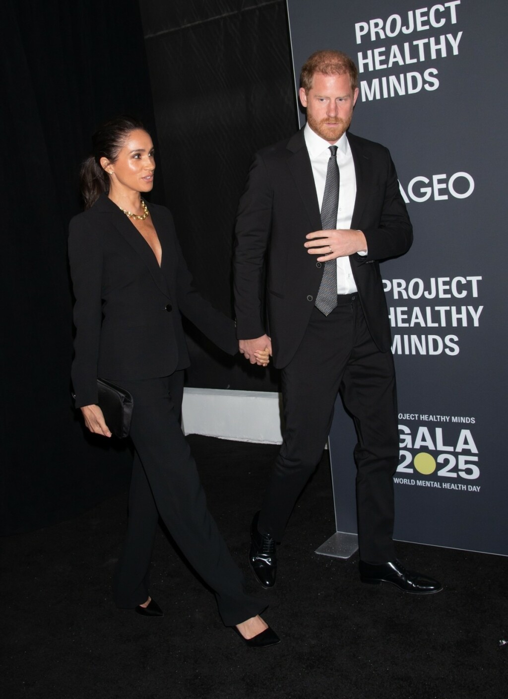 Meghan Markle u crnom odijelu