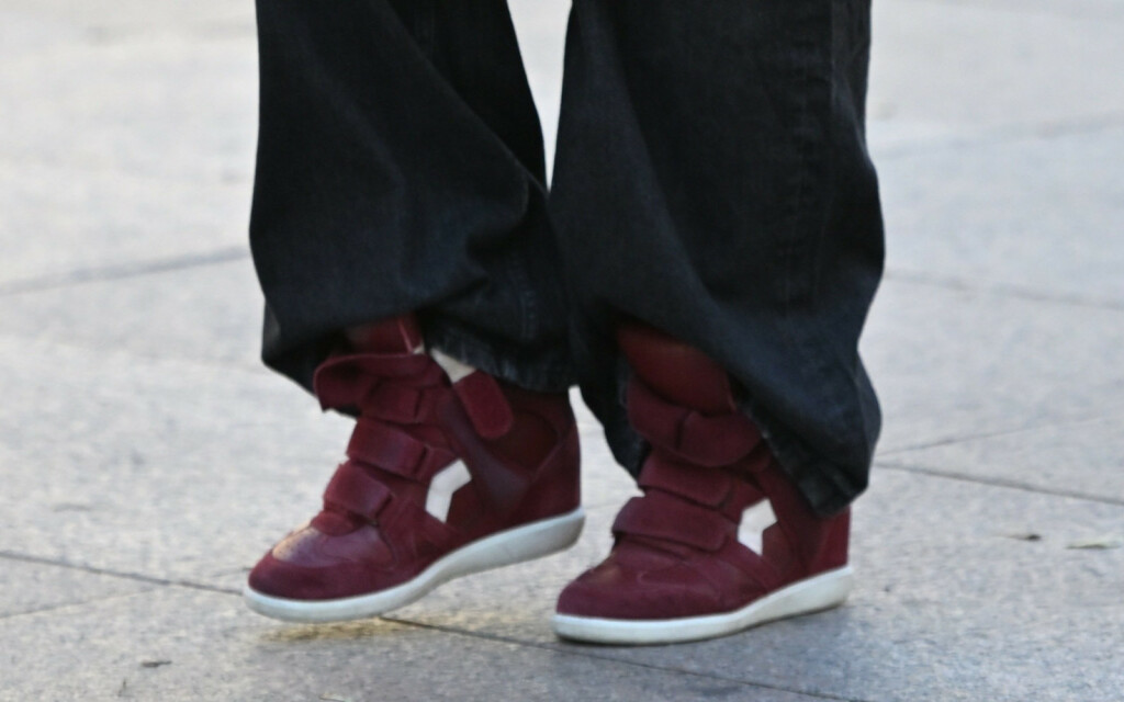 Zagrebačka street stylerica nosi tenisice s povišenom petom brenda Isabel Marant