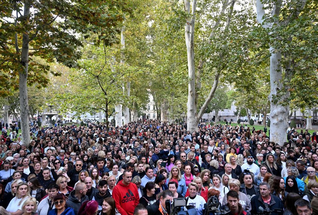 Građani na Zrinjevcu u čast Halida Bešlića - 6