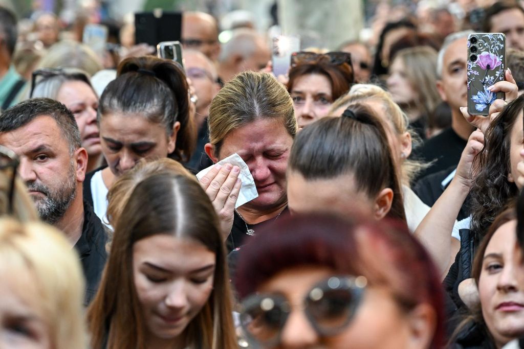 Građani na Zrinjevcu u čast Halida Bešlića - 10