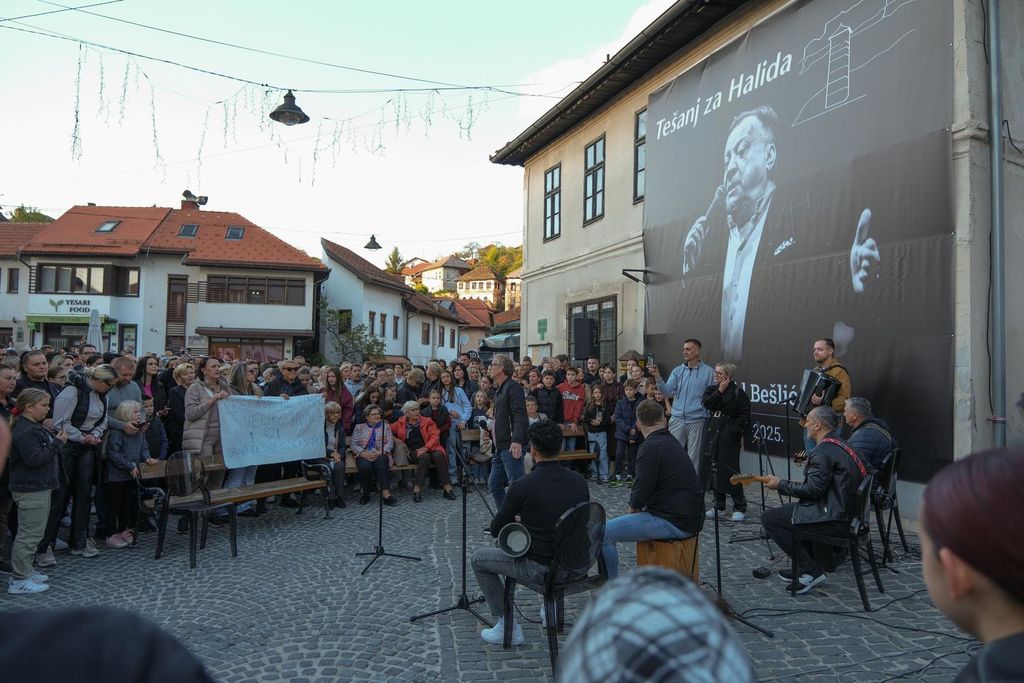 Oproštaj od Halida Bešlića u Tešnju