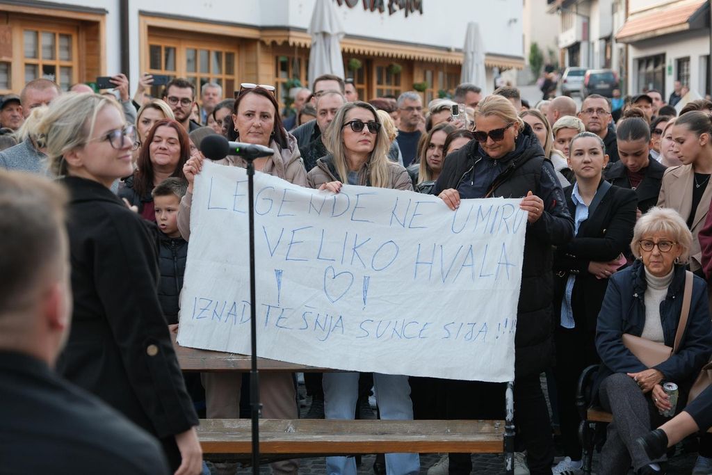 Oproštaj od Halida Bešlića u Tešnju