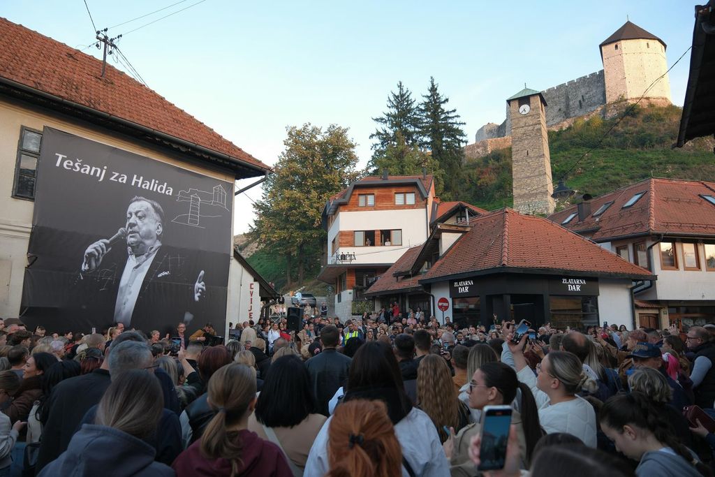 Oproštaj od Halida Bešlića u Tešnju