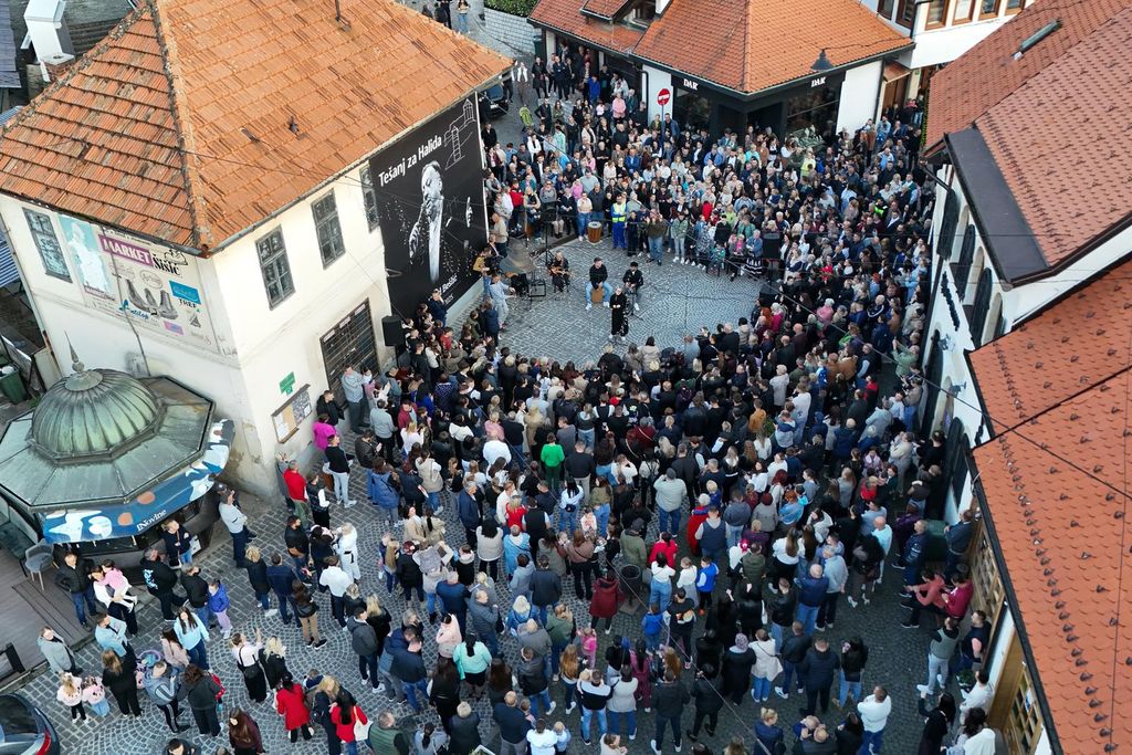 Oproštaj od Halida Bešlića u Tešnju