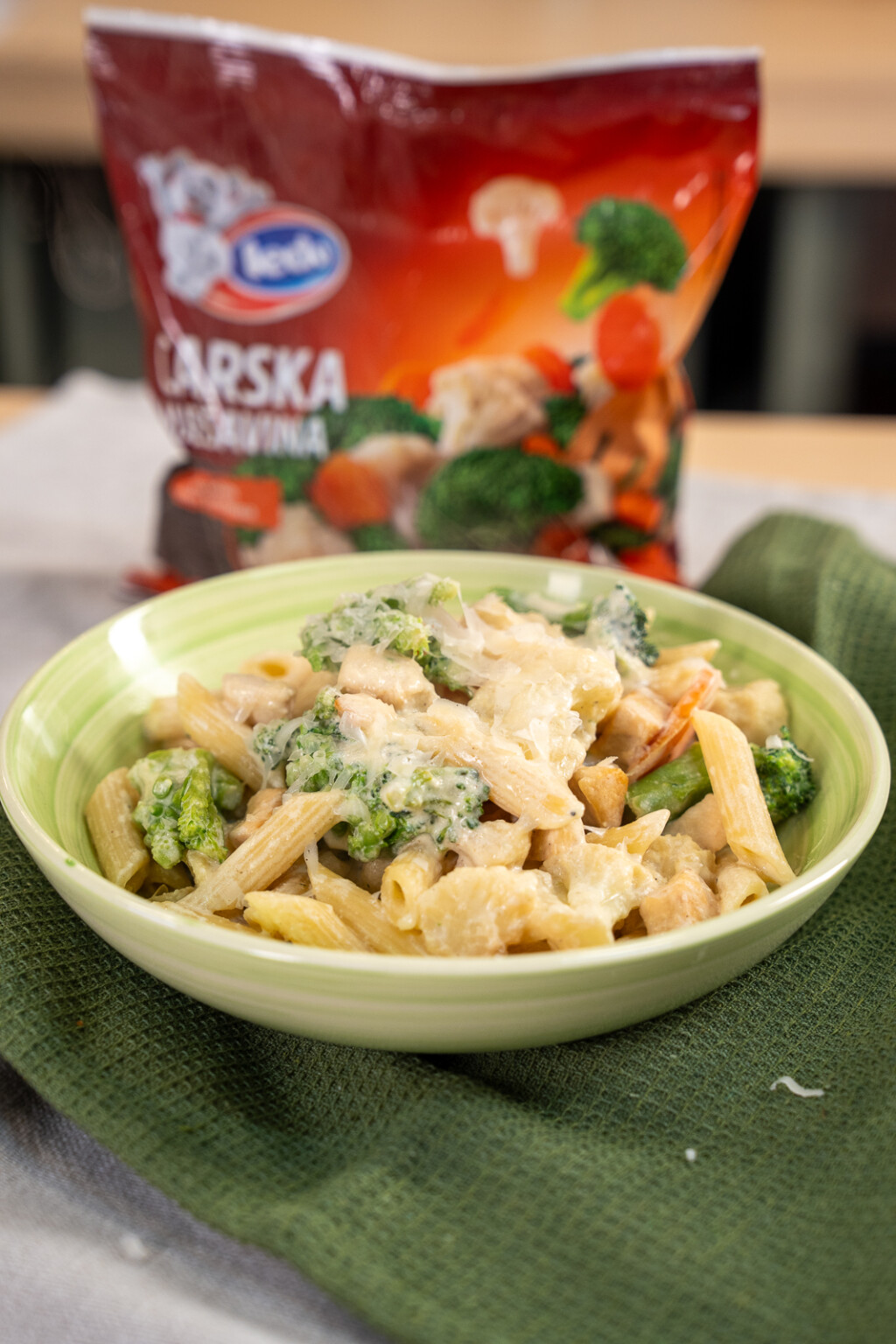 Tjestenina s carskom mješavinom i piletinom