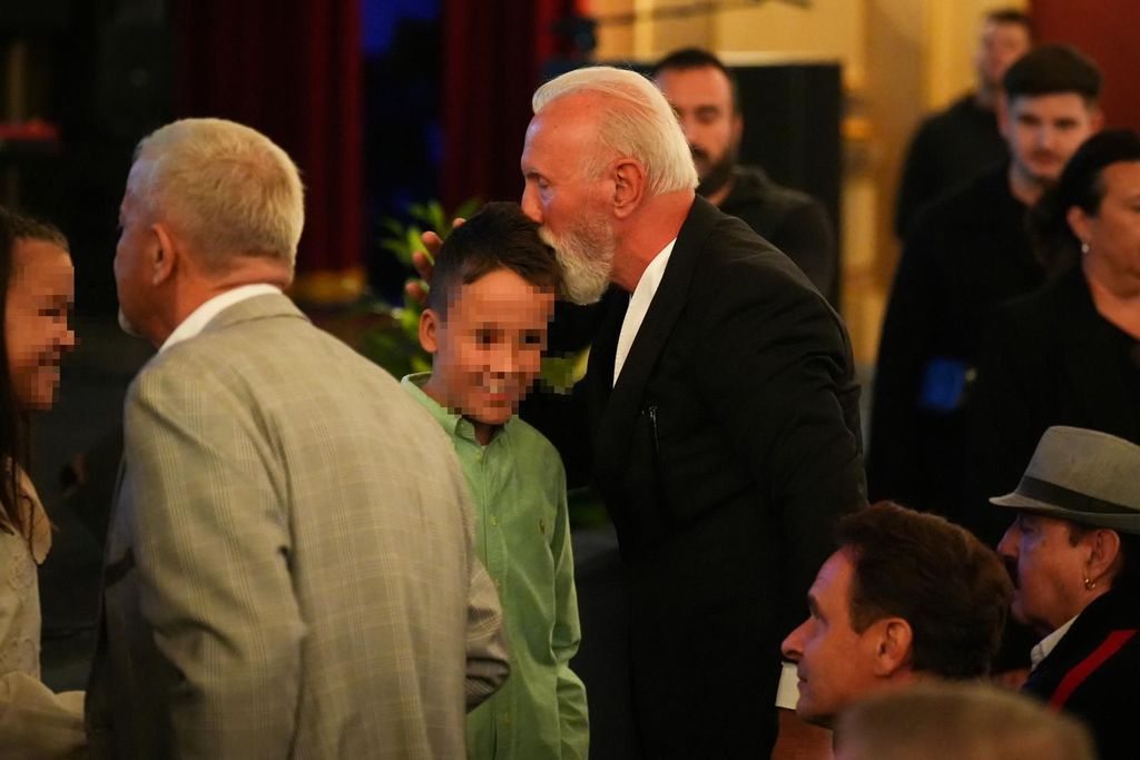 Unuk Halida Bešlića, Dino Merlin