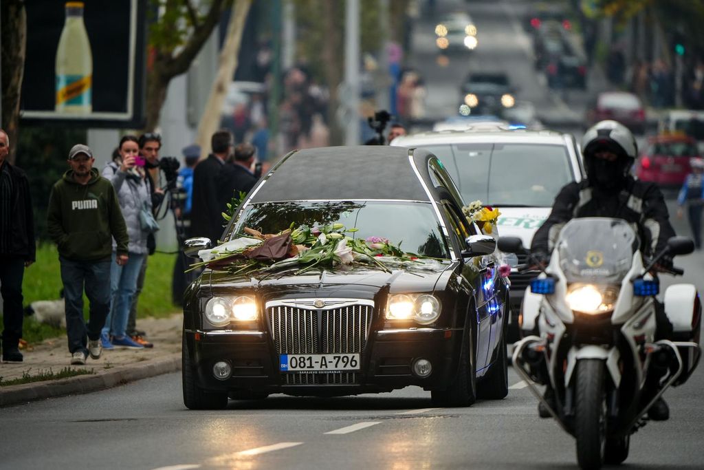 Ispraćaj Halida Bešlića - povorka - 4