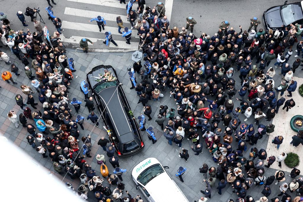 Ispraćaj Halida Bešlića - povorka - 5