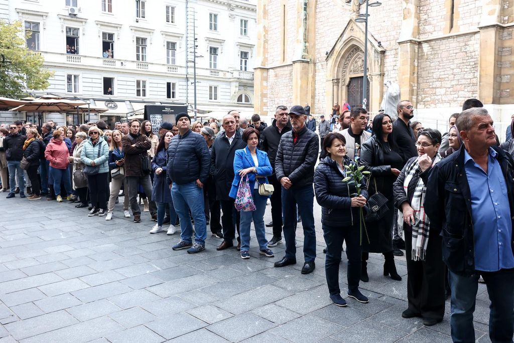 Ispraćaj Halida Bešlića - povorka - 8