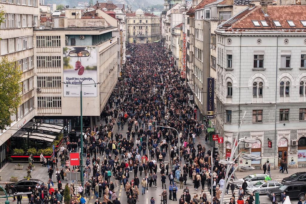 Pogled iz zraka na ispraćaj Halida Bešlića
