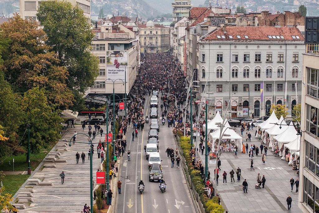 Pogled iz zraka na ispraćaj Halida Bešlića