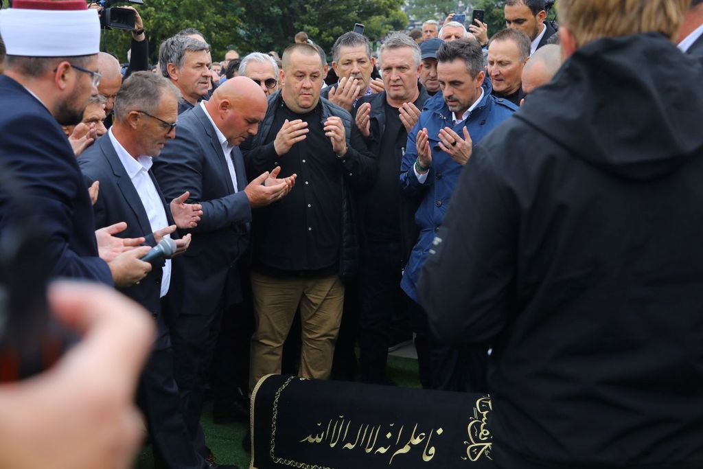 Dino Bešlić na pogrebu oca - 3