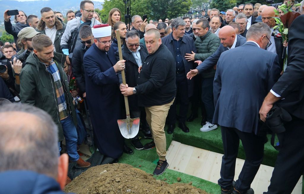 Dino Bešlić na pogrebu oca - 4
