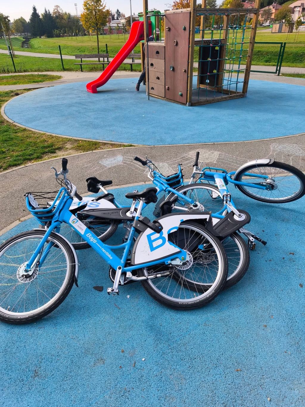 Vandali pobacali Bajs bicikle - 6