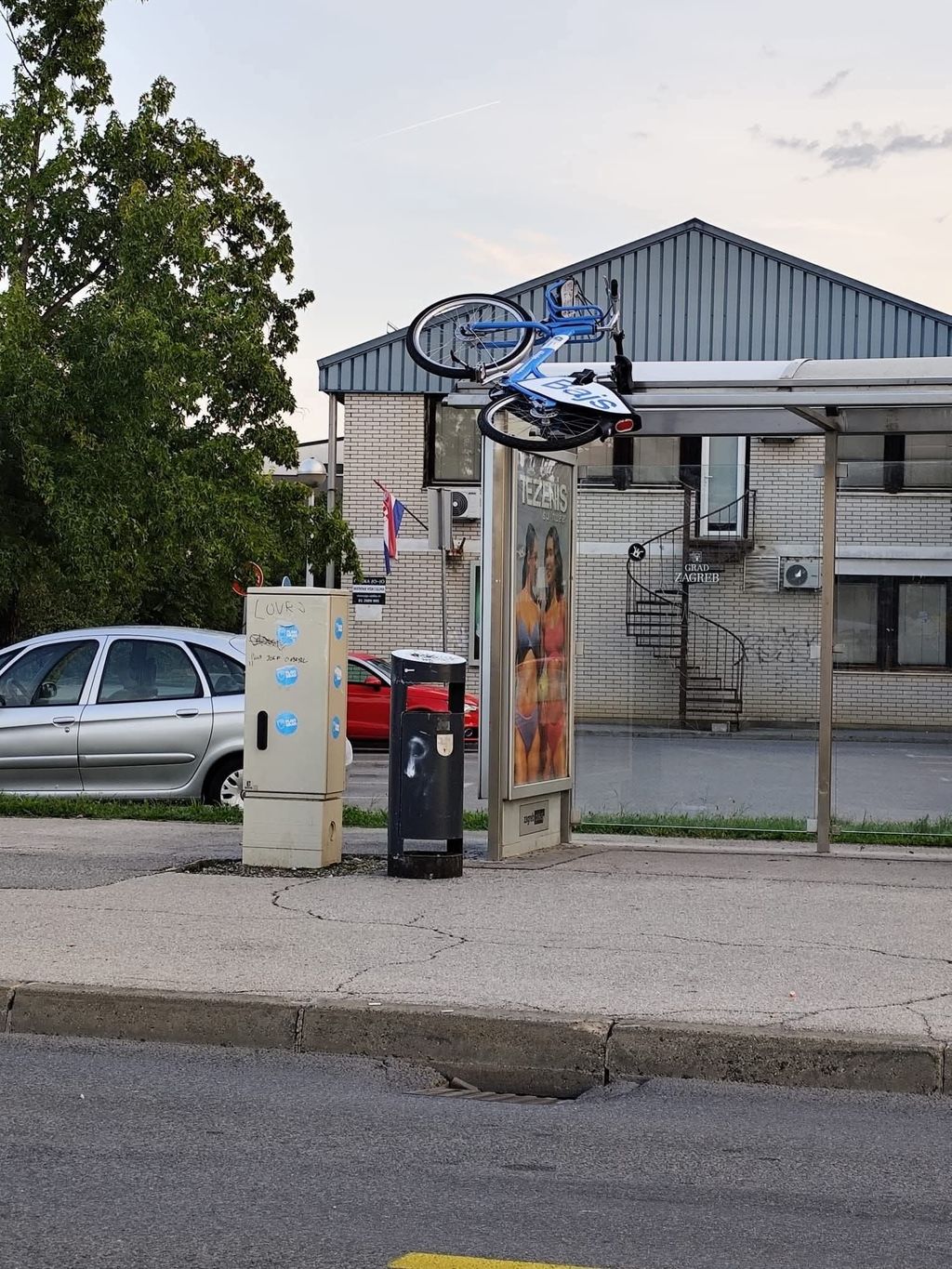 Vandali pobacali Bajs bicikle - 6