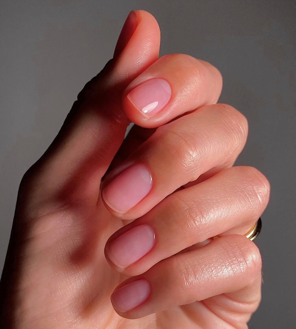 Rosehip oil manikura