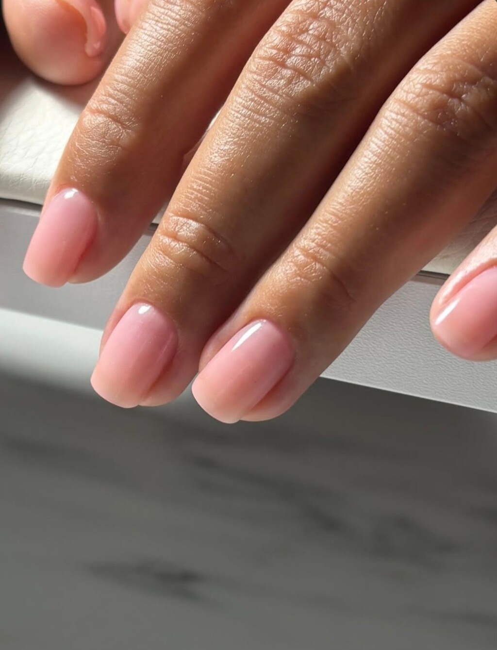 Rosehip oil manikura