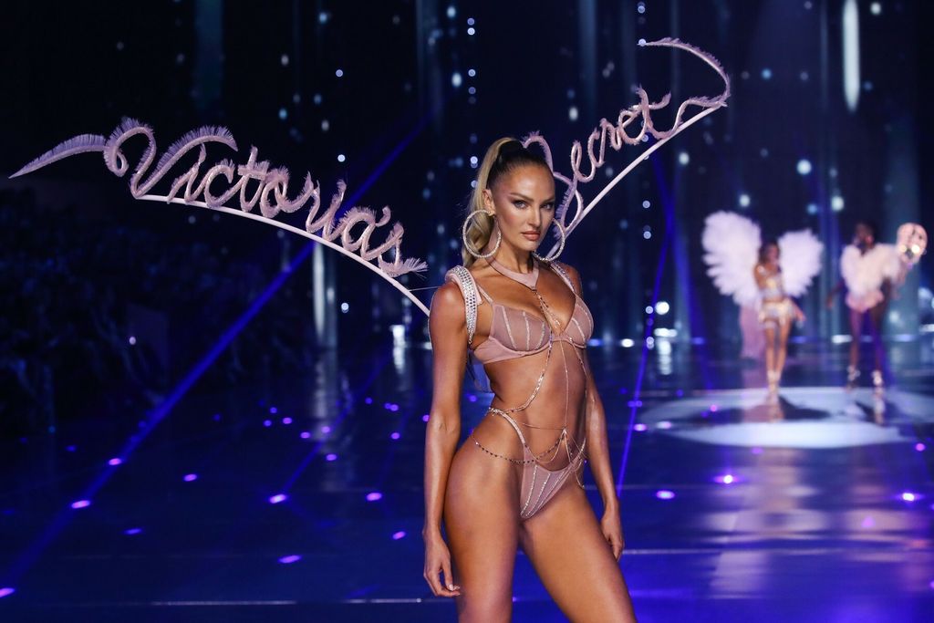 Victoria's Secret Fashion Show - 13