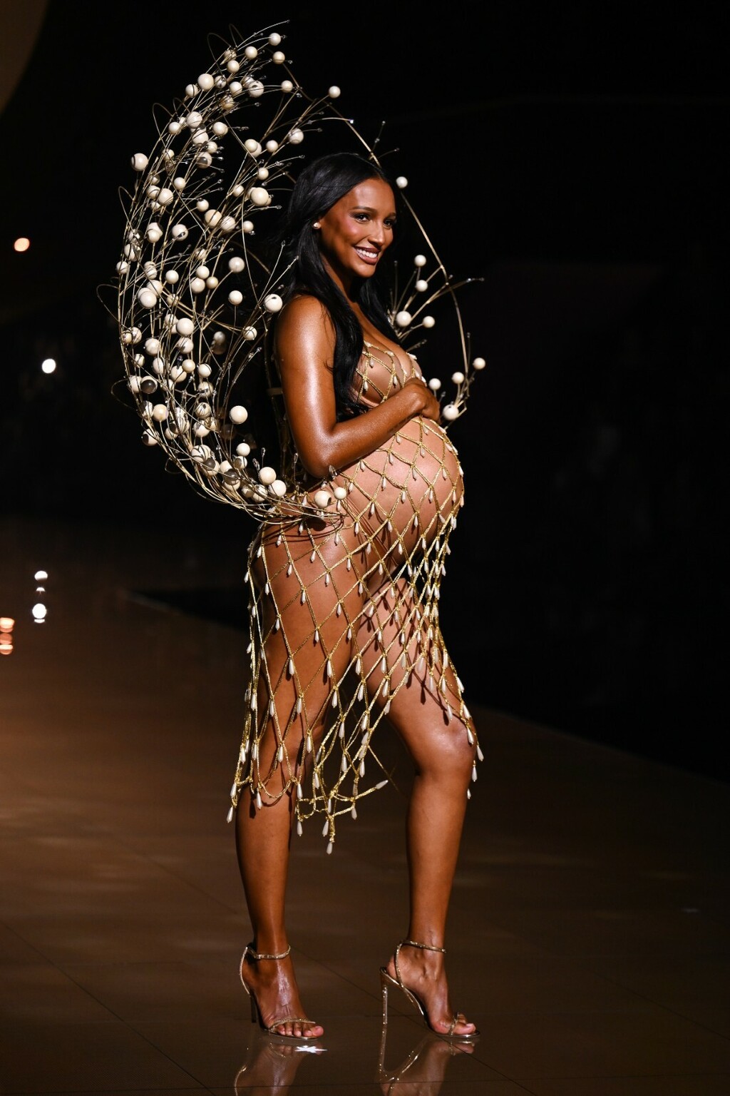 Trudna Jasmine Tookes na modnoj reviji Victoria's Secreta - 2