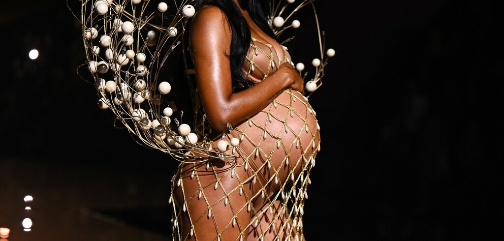 Trudna Jasmine Tookes na modnoj reviji Victoria's Secreta - 3