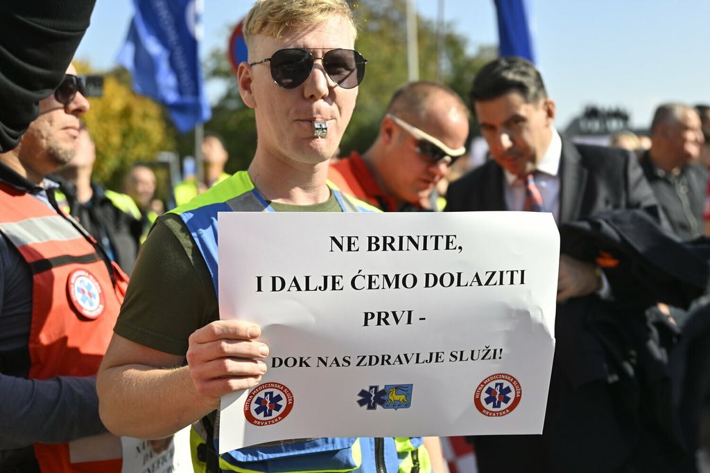 Prosvjed radnika hitne medicine ispred NSK - 15