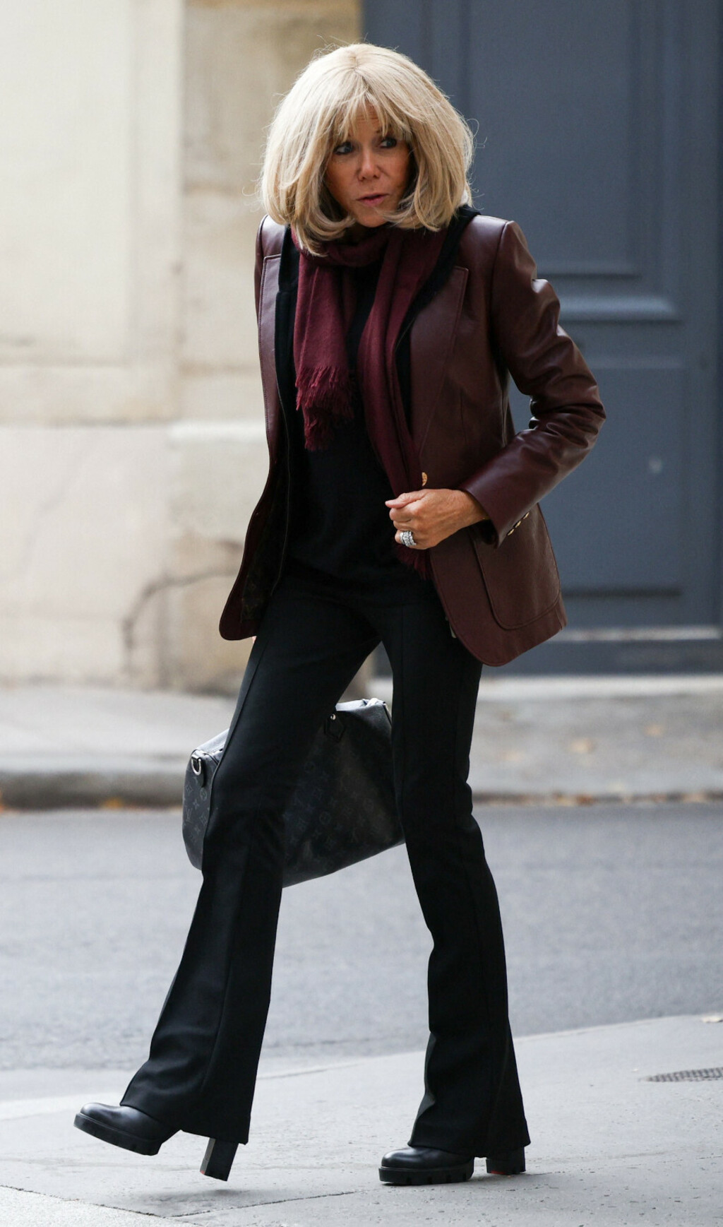 Brigitte Macron u trapezicama i čizmama s blok petom