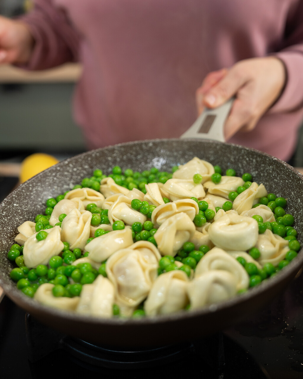 Tortellini s graškom i limunom